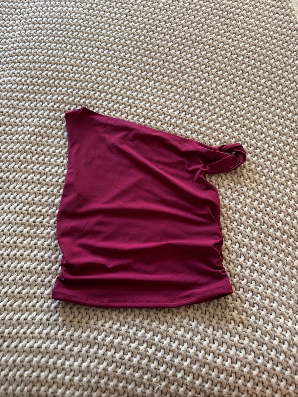 Garage One-Shoulder Fitted Women's Top in Berry